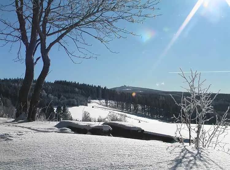 Wintermärchen mit Blick zum Fichtelberg